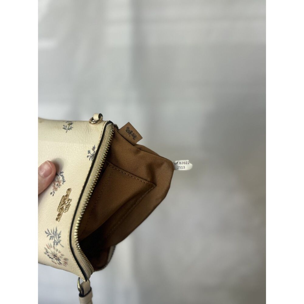 Coach In Box Corner Zip Wristlet Leather Floral Wallet White Gift Set - Picture 5 of 7